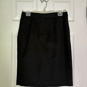 Black skirt w/front zipper and pockets